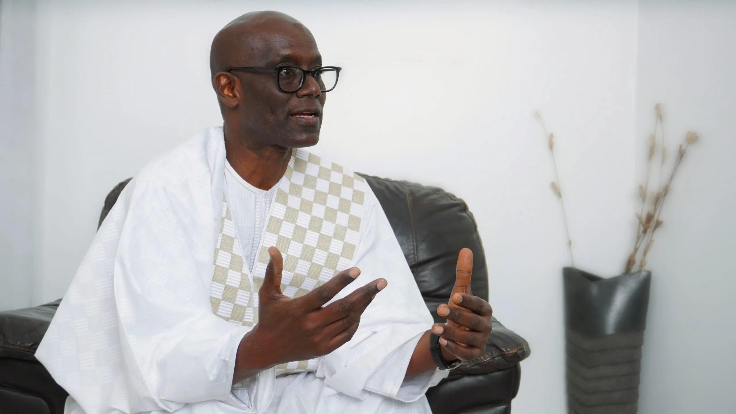 Thierno Alassane Sall Qualifie de « Filouterie » la Dissolution de l’Assemblée Nationale