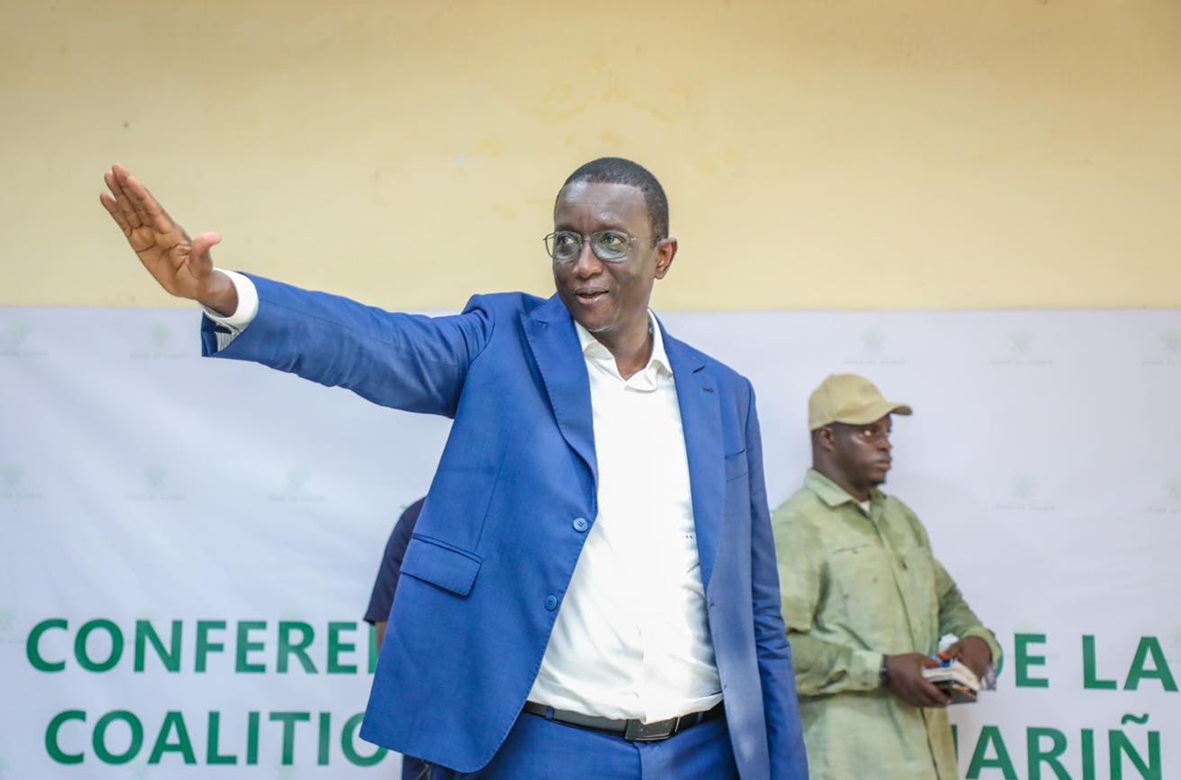Amadou Ba réapparaît publiquement lors de la prière de l’Aïd à Dakar