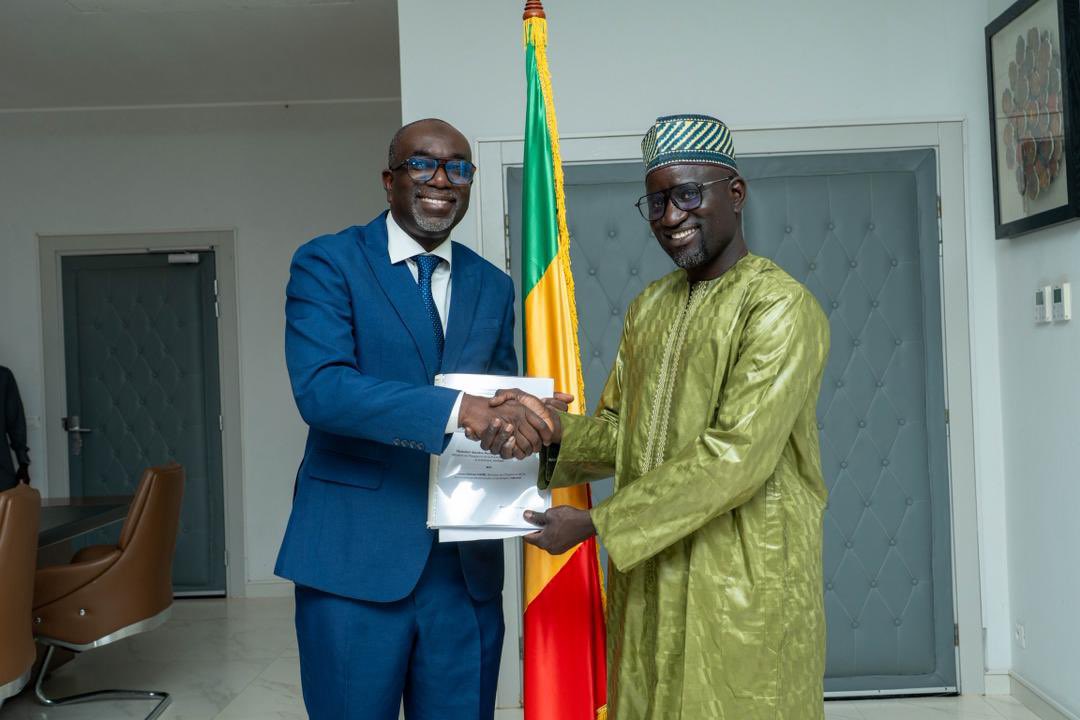 Idrissa Samb prend le relais au ministère de l’emploi, les efforts du président Diomaye Faye salués pour le bien-être des Sénégalais