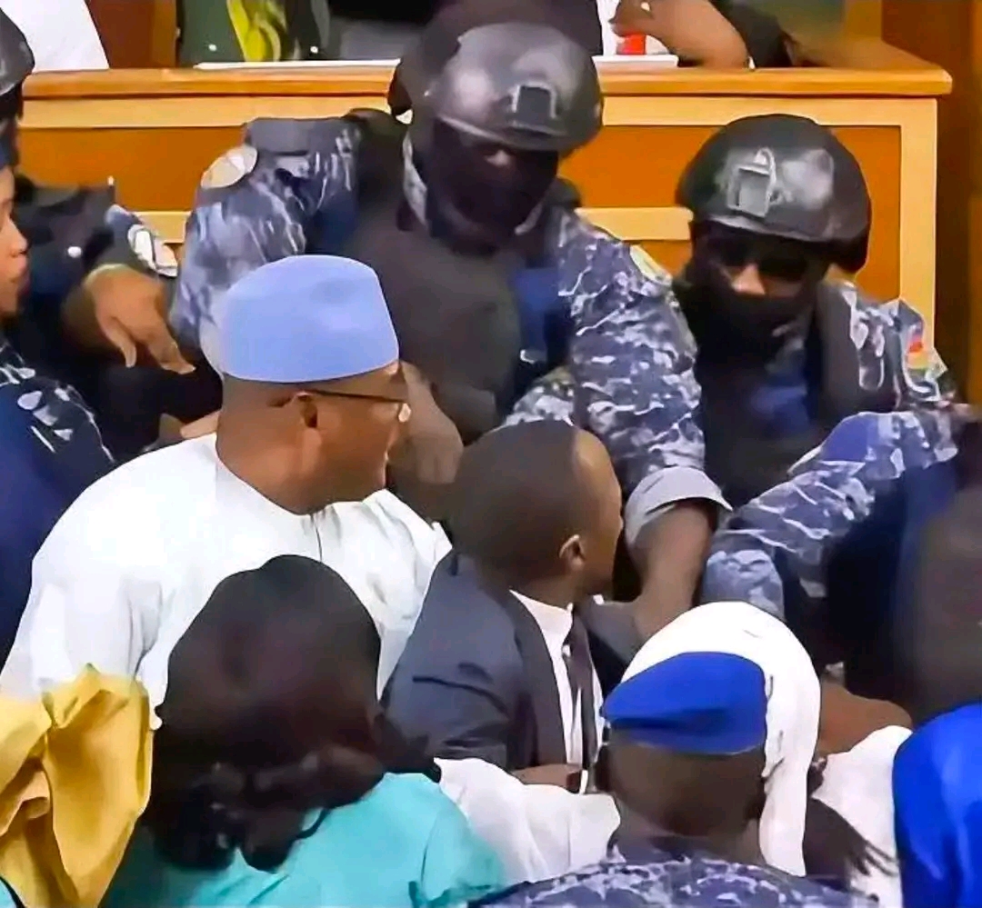 Assemblée nationale : le député Abdou Mbow évacué après une vive altercation en séance