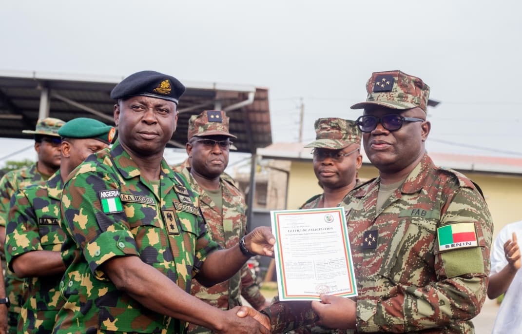 Face à la menace djihadiste, le Nigeria renforce sa coopération militaire avec le Bénin et le Niger