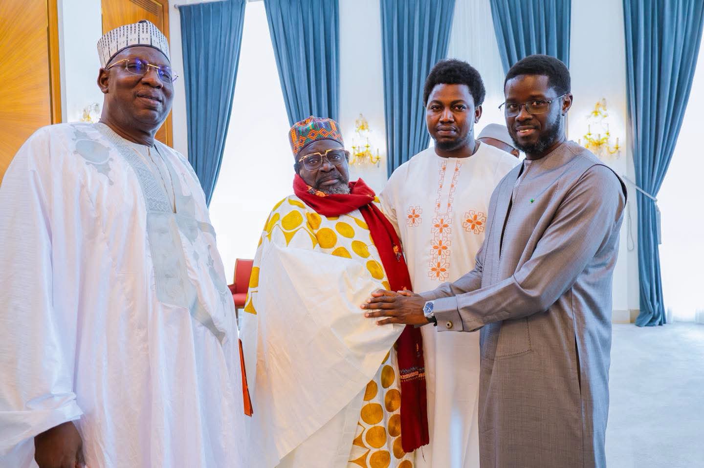 Le Président Bassirou Diomaye Faye reçoit l’Imam Ratib de Médina Baye au Palais de la République