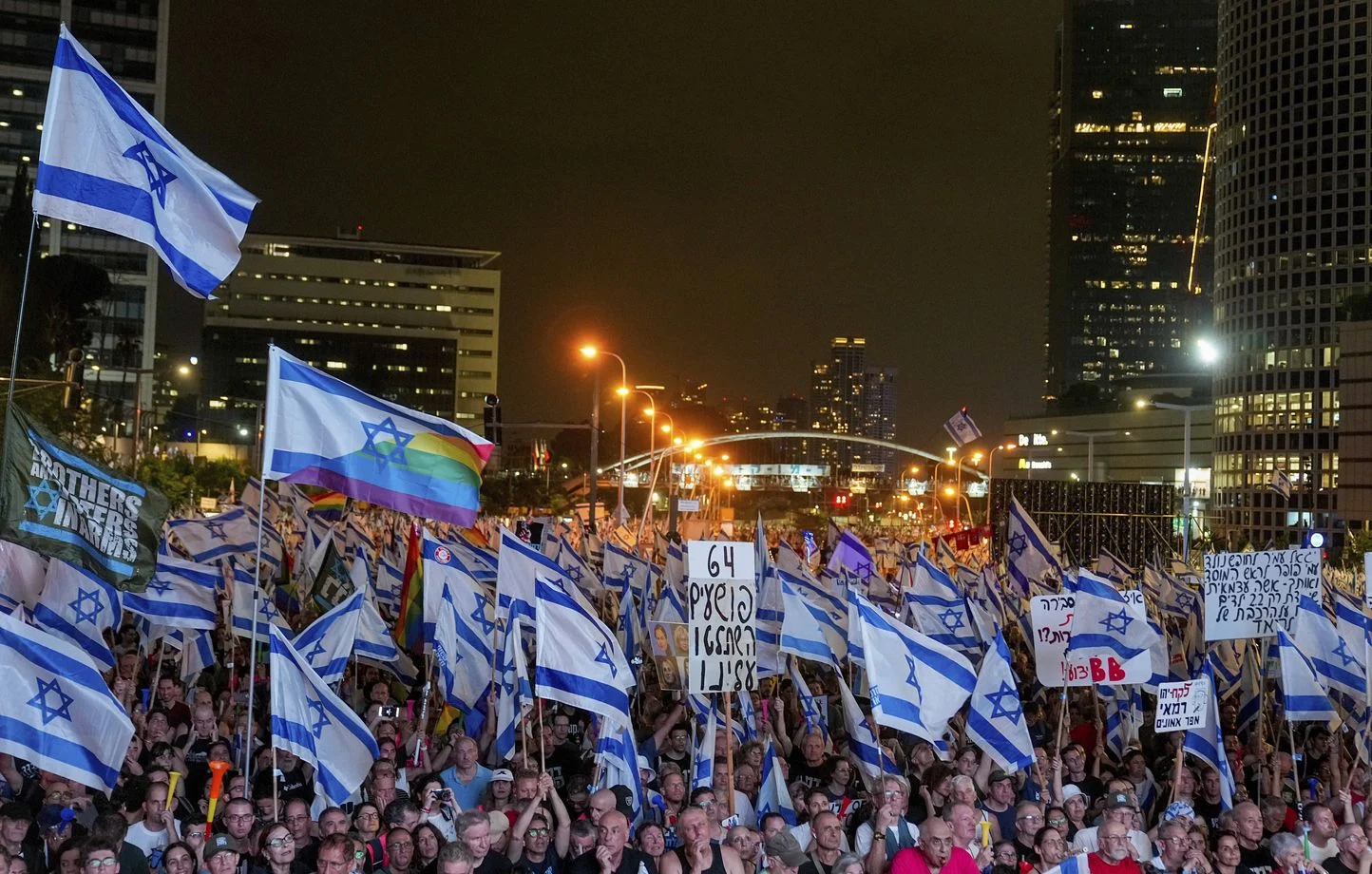 Israël : la rue réclame le respect de la date des élections
