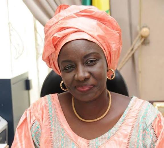 Mimi Touré reçoit 14 maires ralliés à Kiiray dans le département de Goudiry