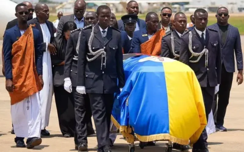 Ouganda : la mort du roi Oyo déclenche une bataille de succession