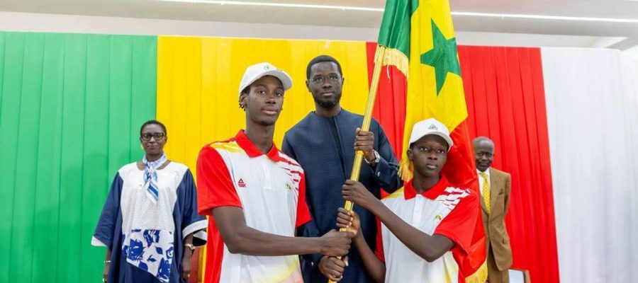 JOJ Dakar 2026 : Bassirou Diomaye Faye remet le drapeau national aux Lionceaux