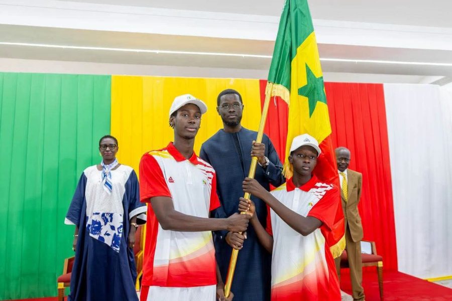 JOJ Dakar 2026 : Bassirou Diomaye Faye remet le drapeau national aux Lionceaux
