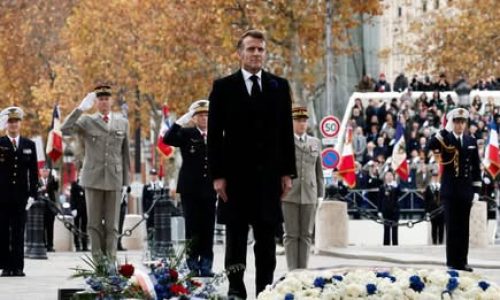 Armistice de 1918 : Macron rend hommage aux victimes des deux guerres mondiales
