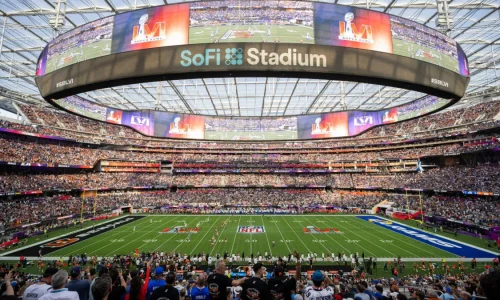 Les travailleurs du SoFi Stadium exigent la sécurité avant la Coupe du Monde