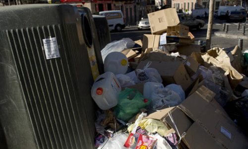 Espagne : un Sénégalais de 27 ans retrouvé mort dans une poubelle, la piste du suicide évoquée