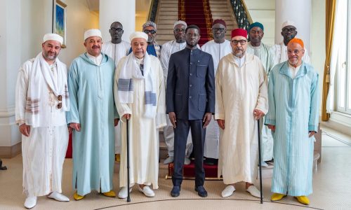 Diplomatie spirituelle : Bassirou Diomaye Faye reçoit une délégation tidiane du Royaume du Maroc