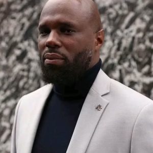Kémi Séba : le rejet de son immunité diplomatique ouvre-t-il la voie à son extradition vers le Bénin ?