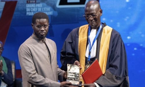 Bara Mbengue remporte le Grand Prix du chef de l’État pour l’enseignement