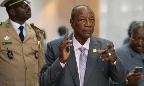 Guinée : Alpha Condé dénonce une volonté de la junte de “soumettre” l’opposition
