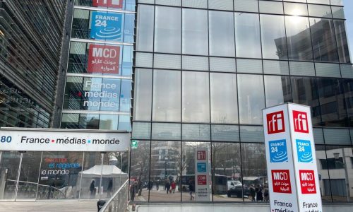 Grève dans l’audiovisuel public français contre la réforme en débat