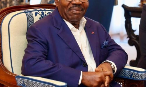 Ali Bongo réapparaît en meilleure forme lors de la visite du président angolais à Libreville
