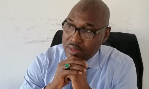 Adama Fall, membre de l’APR, rentre chez lui après sa convocation à la Division spéciale de la cybersécurité