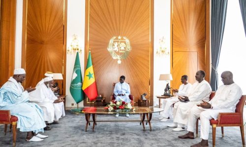 Le Président Diomaye Faye reçoit le Khalife général du Fouladou au Palais