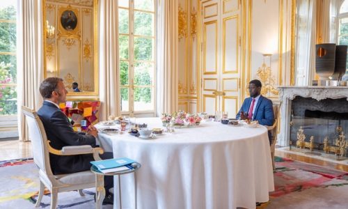 Petit-déjeuner à l’Élysée entre Macron Faye : le journal thiareglobalvision s’interroge