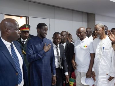 Diomaye Faye rencontre la communauté sénégalaise d’Angola en marge du Sommet UE–UA