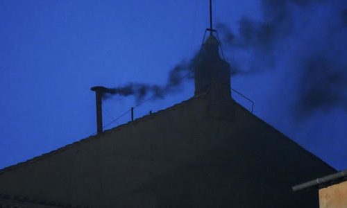 Pas de nouveau pape : la fumée noire s’élève de la chapelle Sixtine