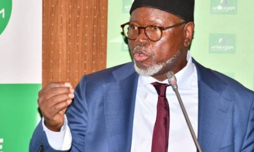 Alioune Tine critique le boycott d’un média par le parti au pouvoir