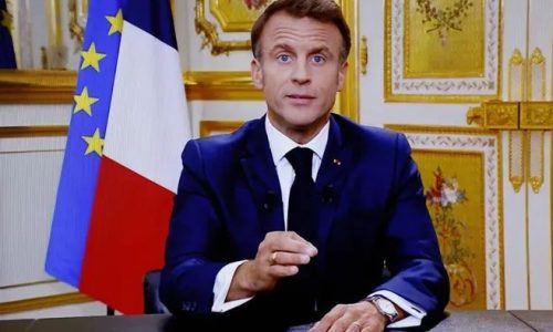 Emmanuel Macron présente ses excuses aux Français : une crise politique aux multiples leçons