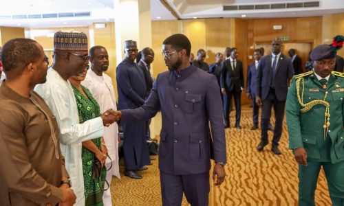 Abuja : Le président Diomaye Faye à l’écoute de la diaspora sénégalaise