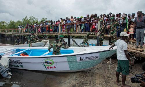Wendaye : une pirogue en fibre de verre pour désenclaver l’île