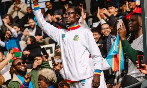 CAN 2025 : Lumumba, le supporter congolais qui a gardé la main levée durant tout le match RDC–Bénin