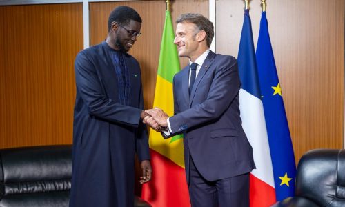 Nairobi : Bassirou Diomaye Faye et Emmanuel Macron échangent en marge du Sommet Africa Forward