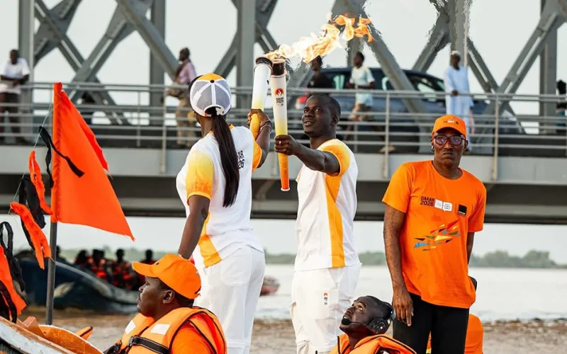 JOJ Dakar 2026 : Saint-Louis s’enflamme au passage de la Flamme olympique