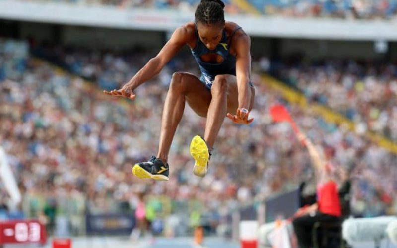 Saly Sarr bat le record national au triple saut