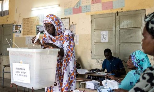 Après une campagne très tendue, les sénégalais se rendent aux urnes pour les législatives anticipées