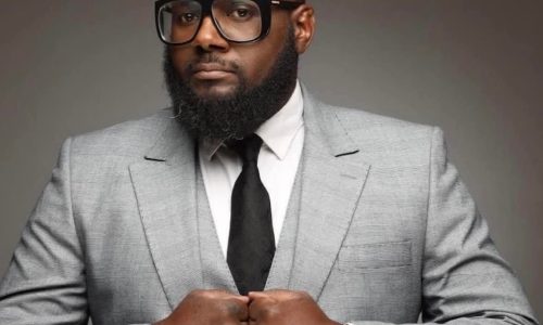 Législatives 2025 au Gabon : le journaliste Pheel Pambou officialise sa candidature pour représenter la Diaspora