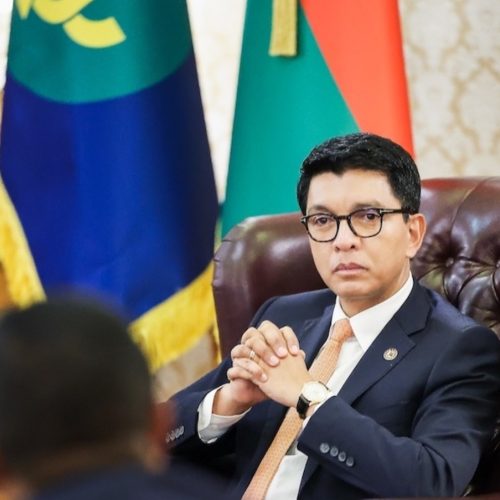URGENT – Madagascar : le président Andry Rajoelina dissout l’Assemblée nationale au moment même où les parlementaires se réunissaient pour entamer le processus de sa destitution