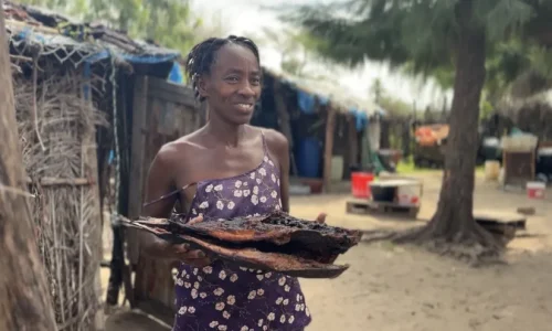 Casamance : Sougounda Sagna, une femme qui brave les vagues pour pêcher