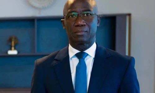 Révision constitutionnelle : le gouvernement plaide pour un large dialogue national