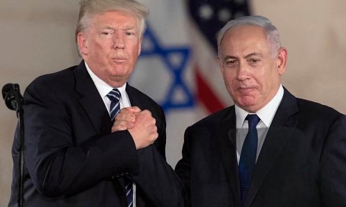 Israël : après 19 ans cumulés au pouvoir, Netanyahu vise un nouveau mandat avec le soutien de Trump