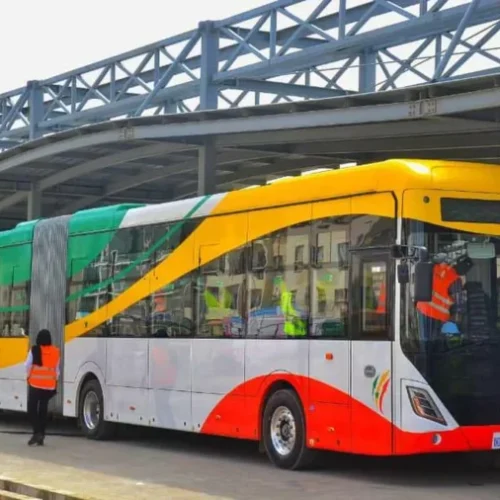 Mobilité urbaine : Abidjan s’inspire du modèle BRT de Dakar