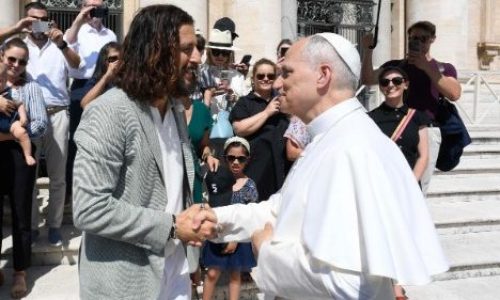 Jonathan Roumie, visage de Jésus dans “The Chosen”, a échangé avec le Pape Léon XIV