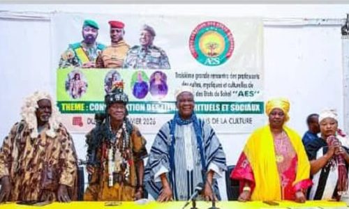 AES : le retour aux rites traditionnels comme acte de souveraineté