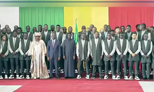 Mondial 2026 : Diomaye Faye transforme la remise du drapeau en appel à l’unité nationale