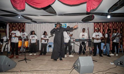 RDC : A la découverte du « prêtre rappeur » qui utilise le hip-hop pour évangéliser les jeunes