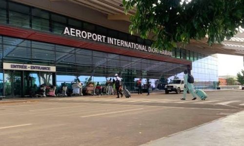 Au Niger, des tirs nourris signalés autour de l’aéroport de Niamey