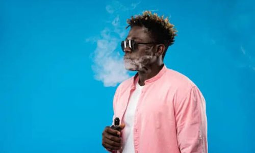 Cigarettes électroniques : un danger silencieux qui piège la jeunesse