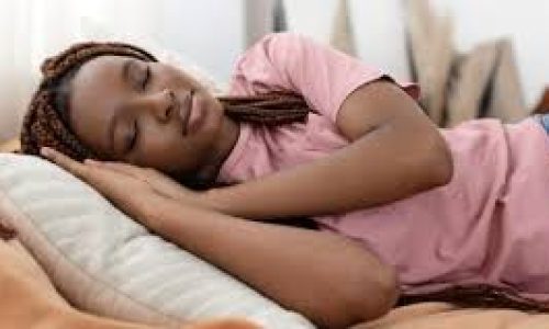 Baver en dormant : causes, explications et solutions