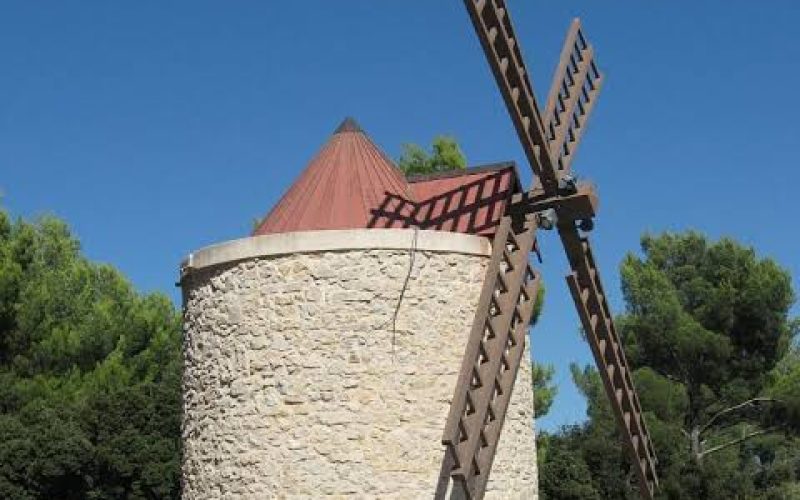 « Être au four et au moulin » : l’origine d’une expression qui traverse les siècles