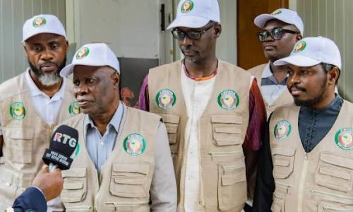 Référendum en Guinée : la CEDEAO et l’UA valident, mais appellent à finir la transition