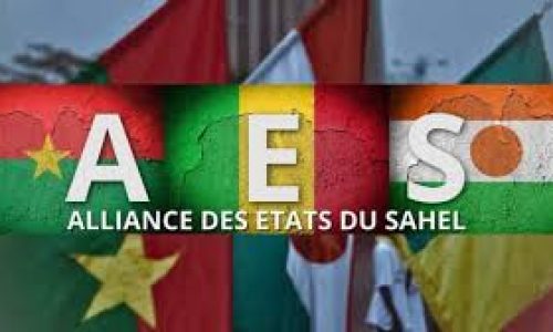 Manifestation à Paris : des milliers de personnes soutiennent l’Alliance des États du Sahel